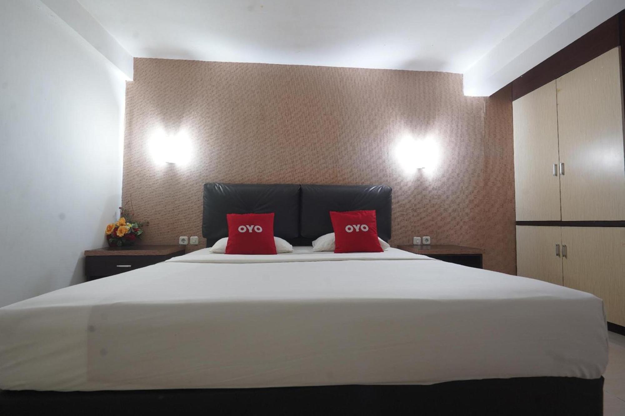 Collection O Losari Near Pantai Losari Formerly Hotel Grand Populer Макасар Экстерьер фото