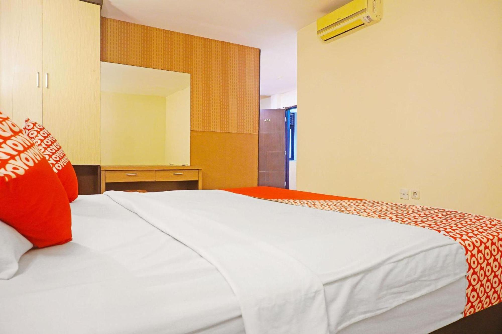 Collection O Losari Near Pantai Losari Formerly Hotel Grand Populer Макасар Экстерьер фото