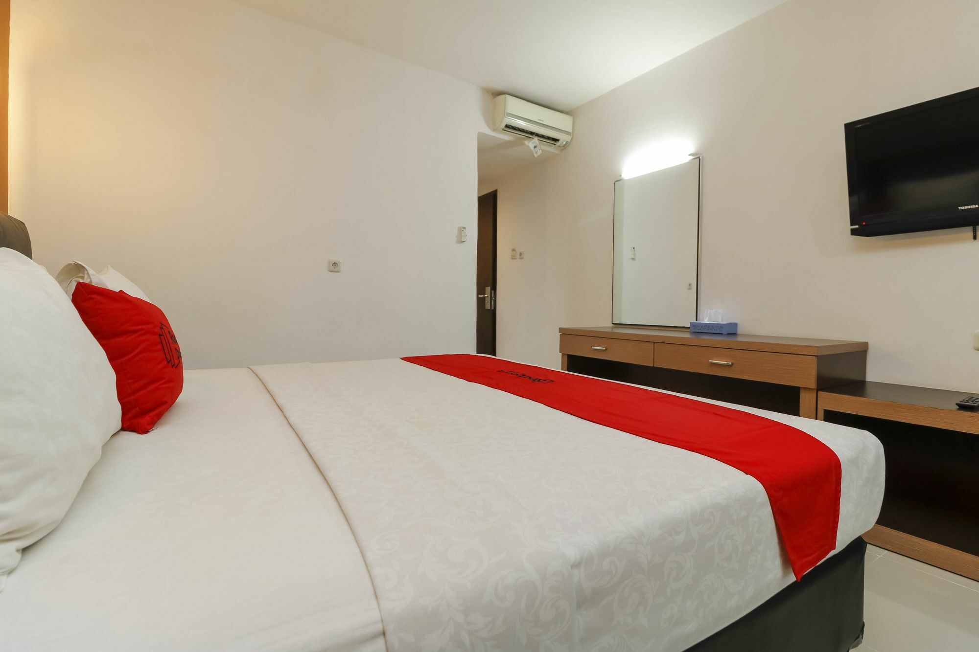 Collection O Losari Near Pantai Losari Formerly Hotel Grand Populer Макасар Экстерьер фото